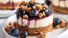 easy muffin tin cheesecakes with a fresh blueberry topping! blueberry cheesecakes, summer desserts